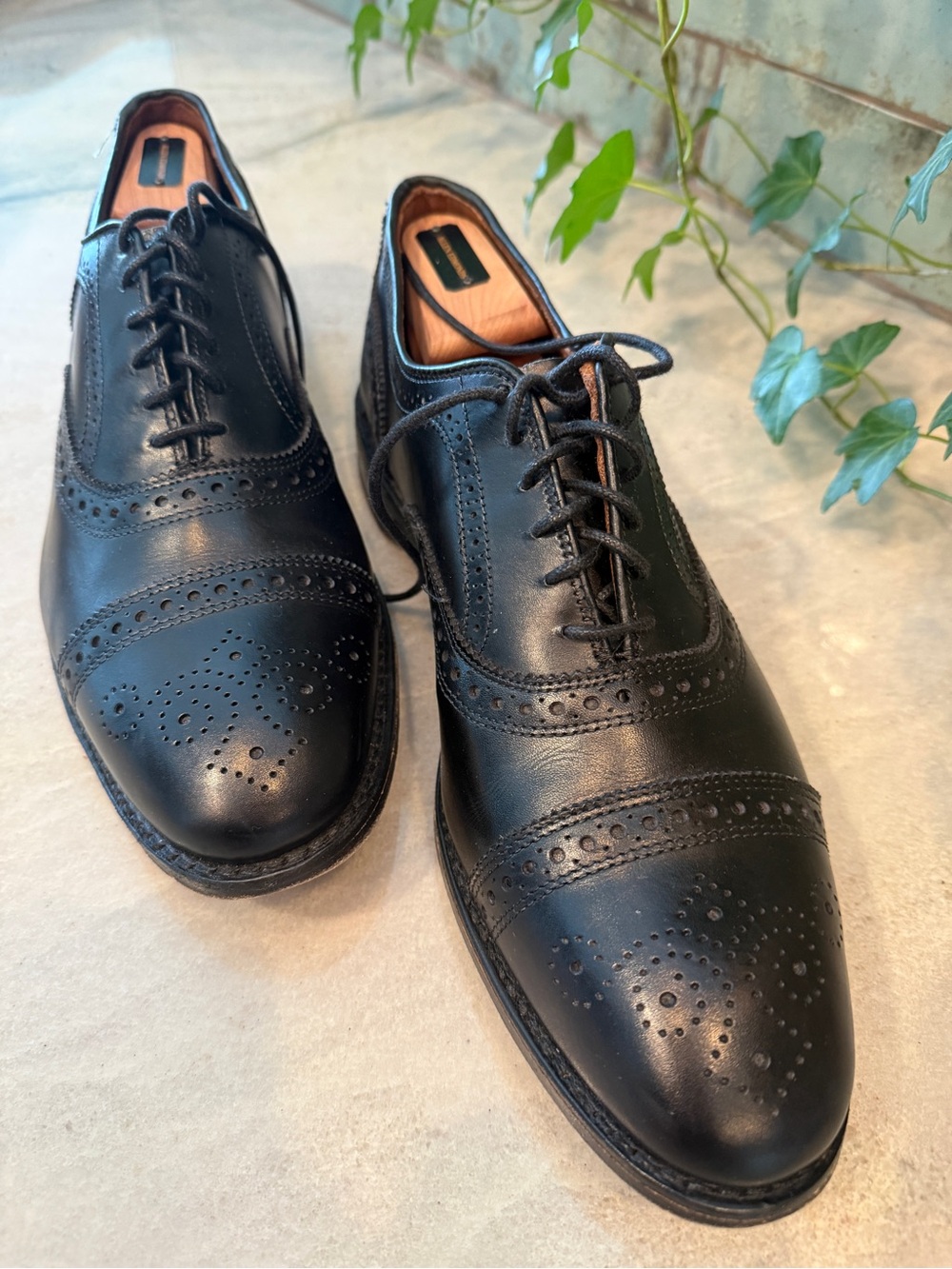 Men's Allen Edmonds "Strand" Cap-Toe Oxford Shoes - Black Leather - Size 10.5 D - Picture 2 of 7